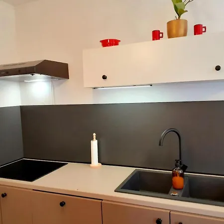 Be Free-central-free Parking-garden-bbq Apartment
