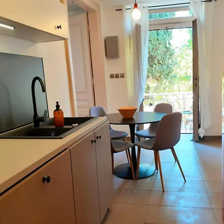 Be Free-central-free Parking-garden-bbq Apartment *