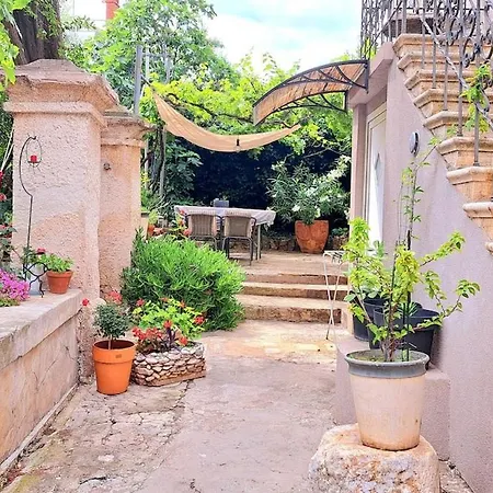 Be Free-central-free Parking-garden-bbq Pula
